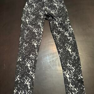 White and black patterned leggings